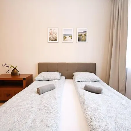 Przytulne Studio z Klimatyzacją Blisko Plaży by Noclegi Renters-3